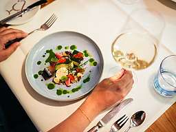 tischservice restaurant 5 copyright anrichten speisen erik koch copyright weinland nahe daniel keil medium 1